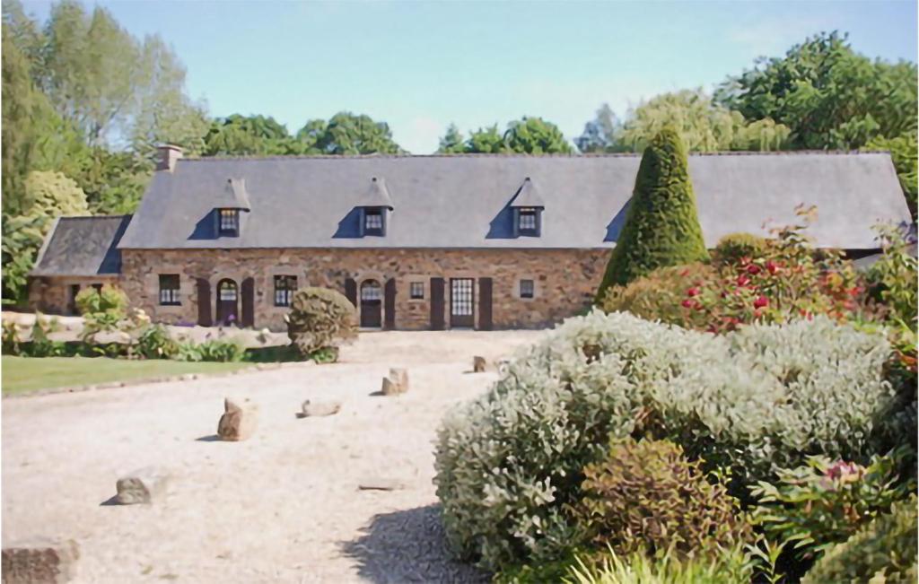 Maison de vacances Beautiful home in Plouguiel with 3 Bedrooms , 22220 Plouguiel