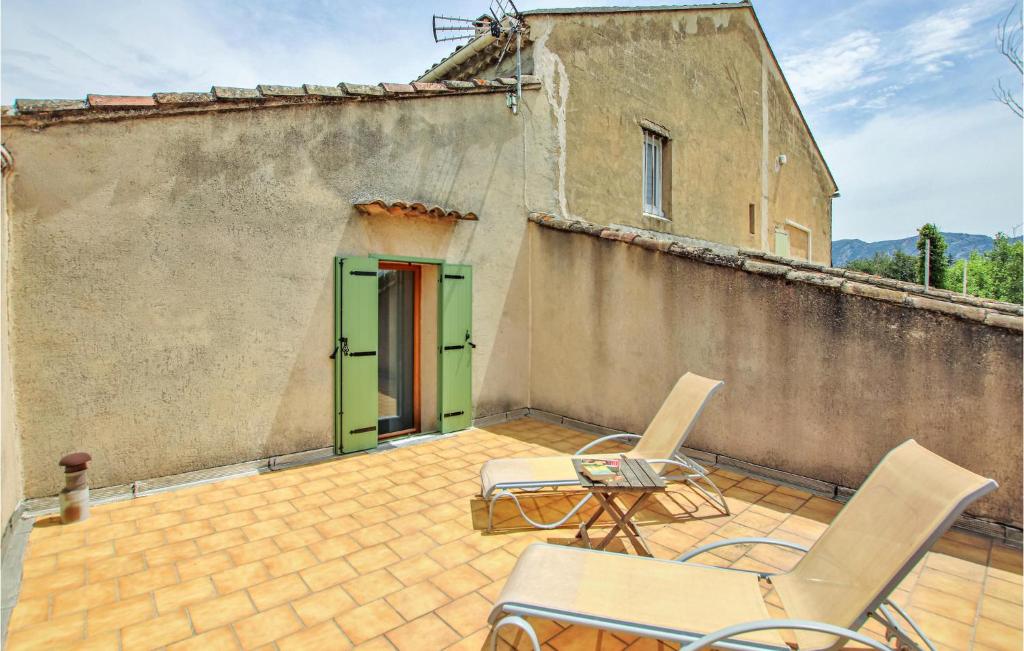 Maison de vacances Beautiful home in Robion with WiFi and 2 Bedrooms , 84440 Robion