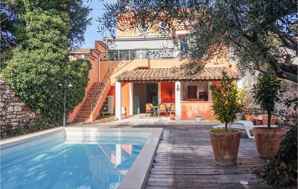 Maison de vacances Beautiful home in Saint Chinian with 5 Bedrooms, Private swimming pool and Outdoor swimming pool , 34360 Saint-Chinian