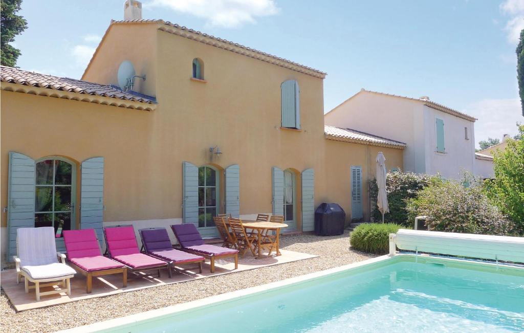 Maison de vacances Beautiful home in Saint Remy de Provence with WiFi, Private swimming pool and Outdoor swimming pool , 13210 Saint-Rémy-de-Provence