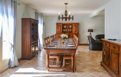 Maison de vacances Beautiful home in Savignac-Ledrier with 4 Bedrooms, WiFi and Outdoor swimming pool  Payzac