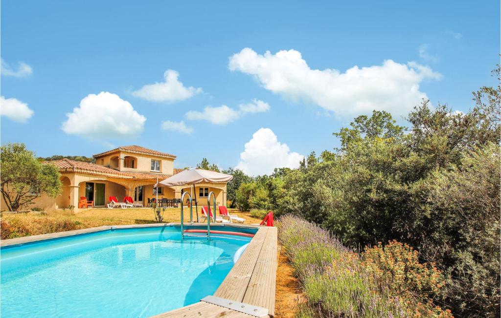 Maison de vacances Beautiful home in St Julien De Peyrolas with 3 Bedrooms, WiFi and Private swimming pool , 30760 Saint-Julien-de-Peyrolas