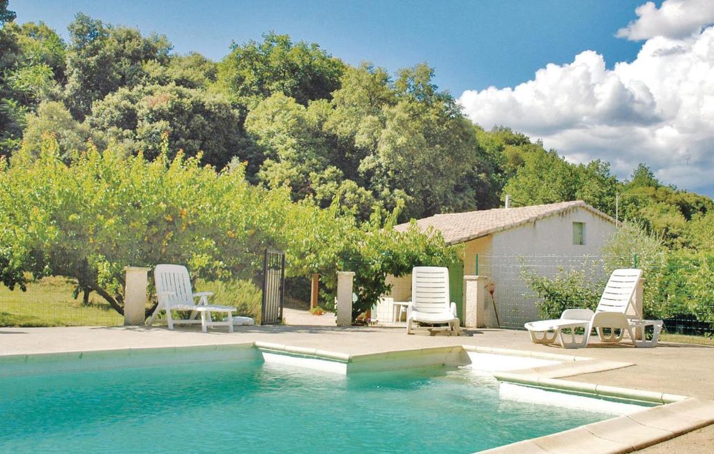 Maison de vacances Beautiful home in St, Julien de Peyrolas with WiFi, Private swimming pool and Outdoor swimming pool , 30760 Aiguèze