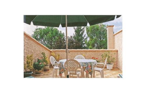 Maison de vacances Beautiful home in St,Marcellin les Vaiso with 2 Bedrooms and Outdoor swimming pool  Vaison-la-Romaine