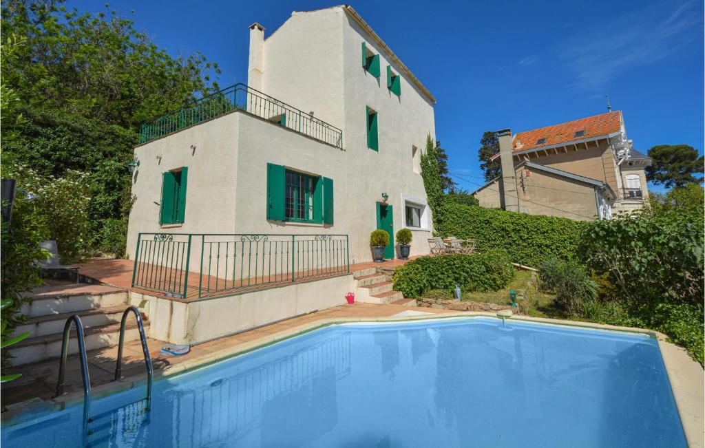 Maison de vacances Beautiful home in Ste with 4 Bedrooms, WiFi and Outdoor swimming pool , 34200 Sète