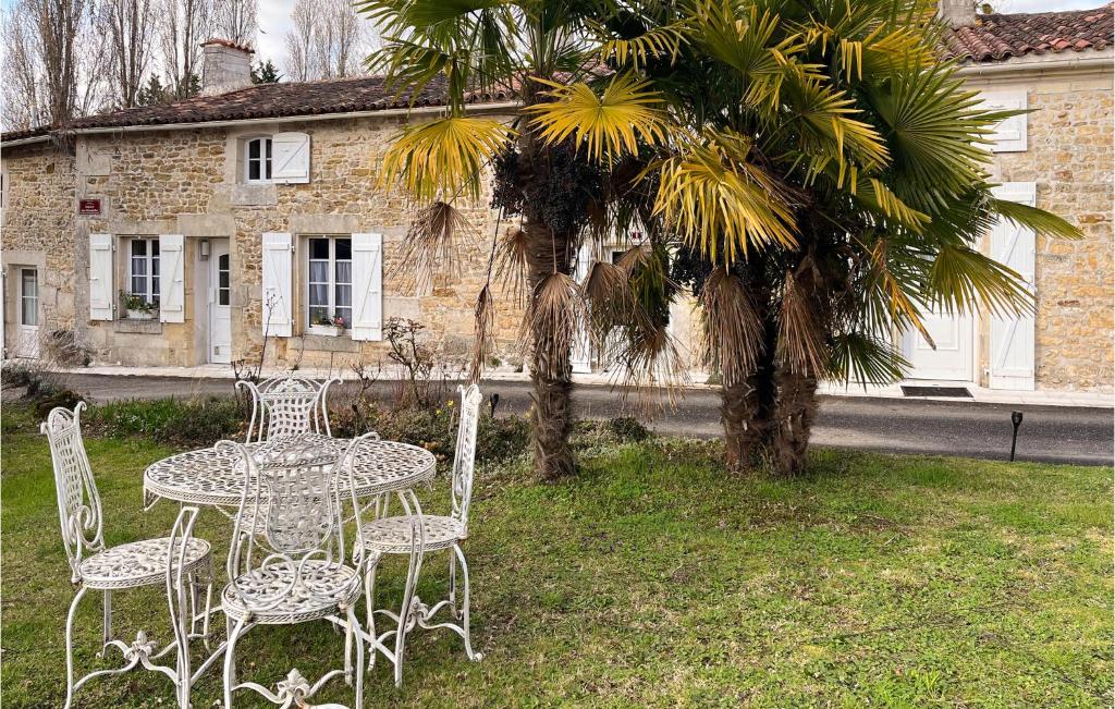 Maison de vacances Beautiful home in Taillant with WiFi and 1 Bedrooms , 17350 Taillant