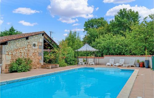 Beautiful home in Vanxains with 3 Bedrooms, Private swimming pool and Outdoor swimming pool Chassaignes france