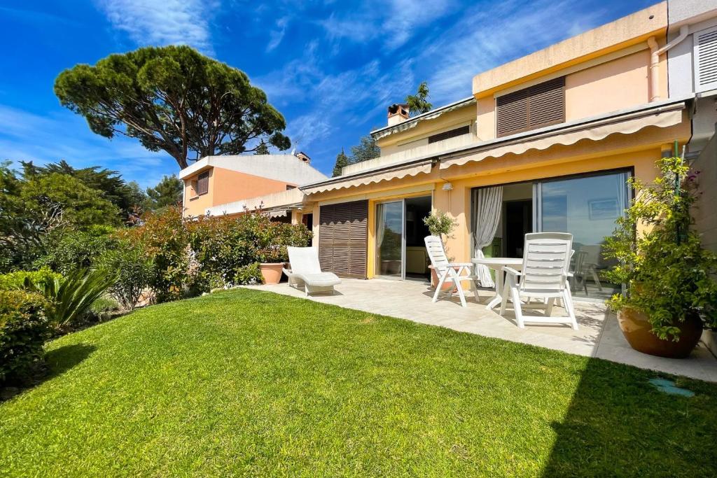 Villa Beautiful House in residence on Mandelieu with swimming pool access 114 Boulevard Camin Escoundou, 06210 Mandelieu-la-Napoule