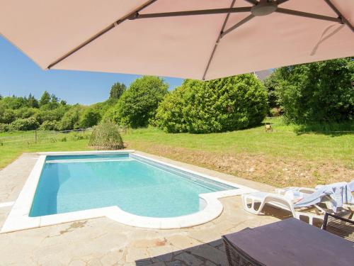 Maison de vacances Beautiful Mansion with Private Swimming Pool in Aquitaine  Savignac-Lédrier