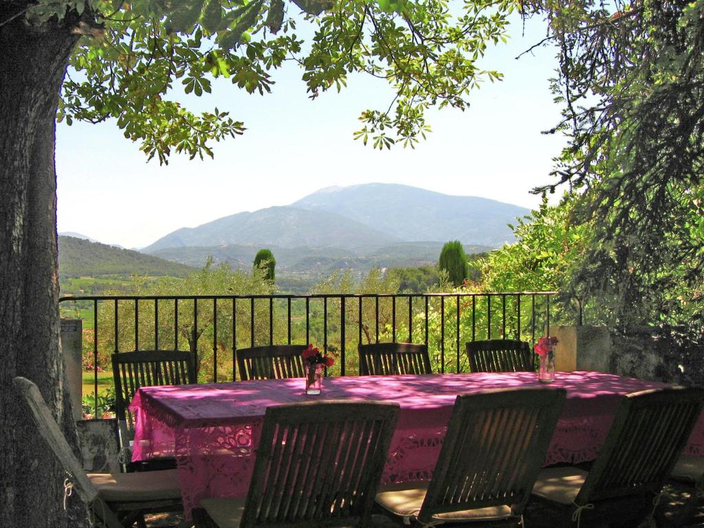 Maison de vacances Beautiful mansion with views of Mont Ventoux and with fenced private pool , 84110 Vaison-la-Romaine