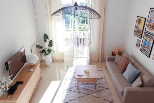 Beautiful Renovated Studio with AC and TERRACE - Benakey Cannes france