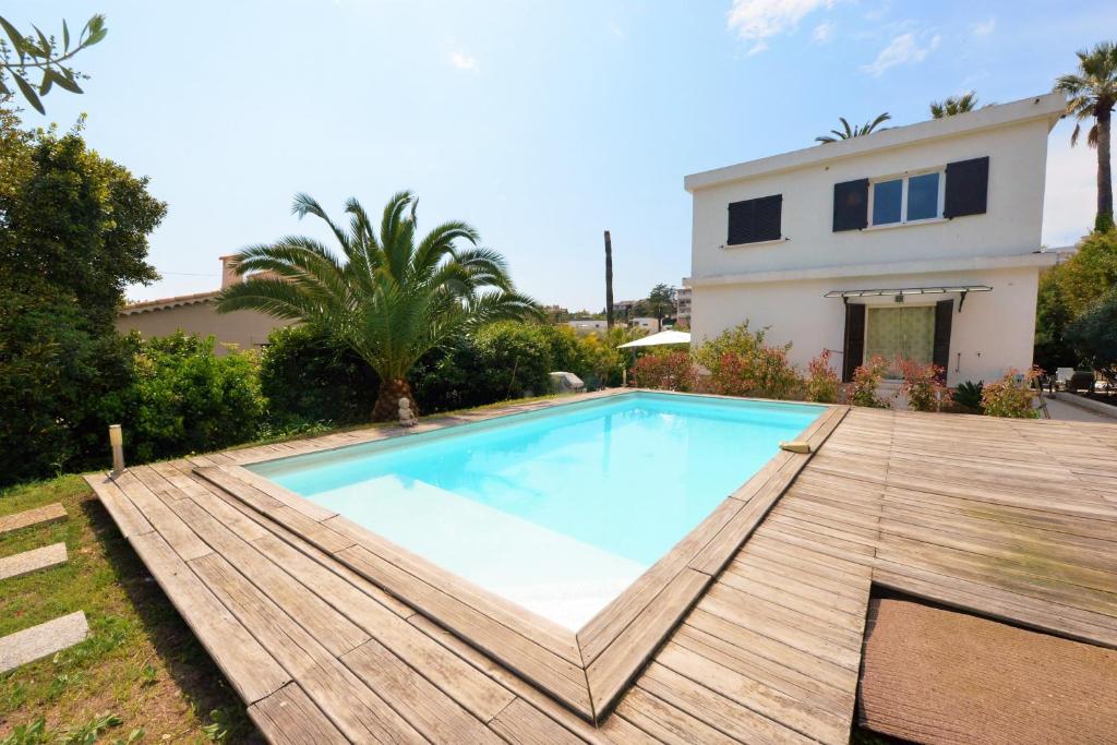 Villa beautiful villa 3 rooms, 165 m² on 2 levels. 22 Avenue du Vert Coteau, 06400 Cannes