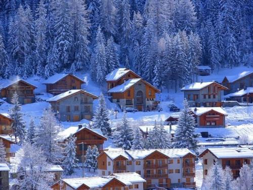 Beautifully decorated apartment near the center in Valfrejus Valfréjus france