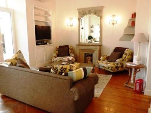 Beautifully decorated two bedroom apartment in the heart of Cannes five minutes walk from Palais 409 Cannes france