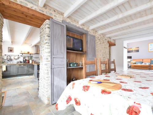 Beautifully refurbished authentic home in a quiet village bordering the coast Saint-Rémy-des-Landes france
