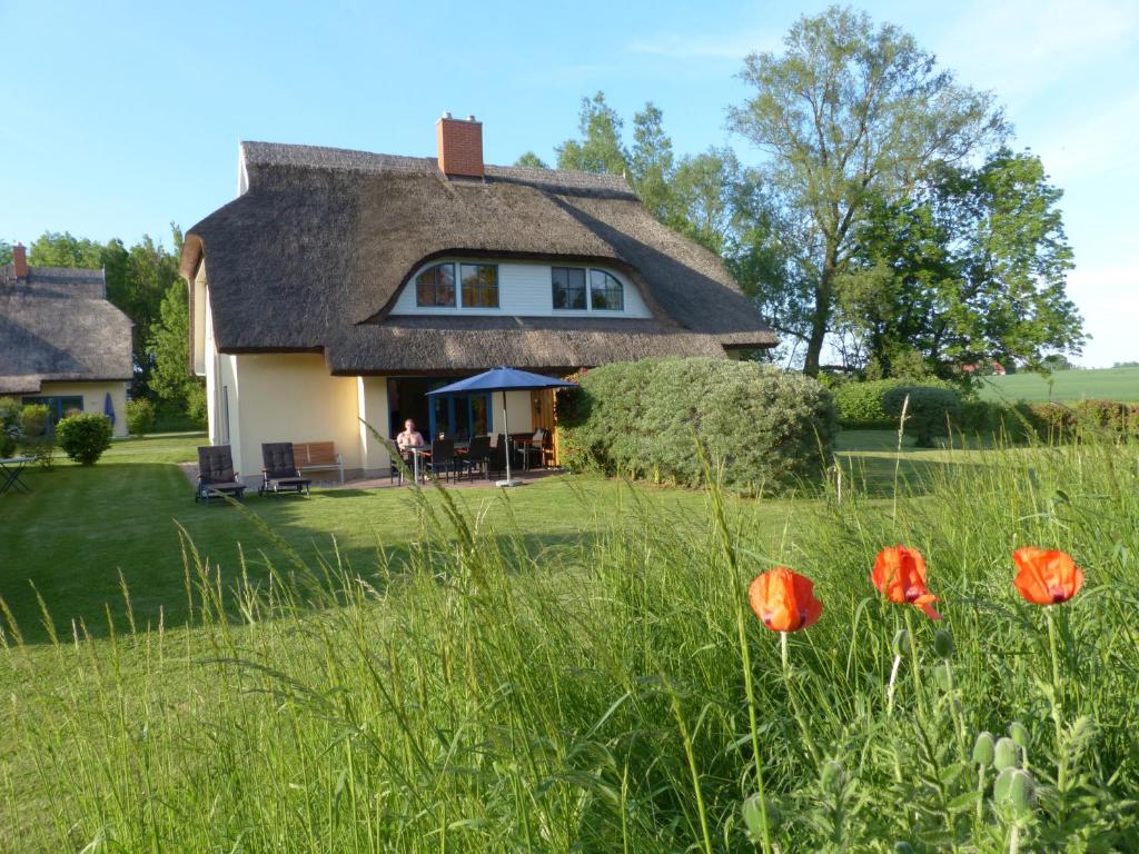 Maison de vacances Behagliches Reetdachhaus Eibe 1 Puddemin 12, 18574 Puddemin