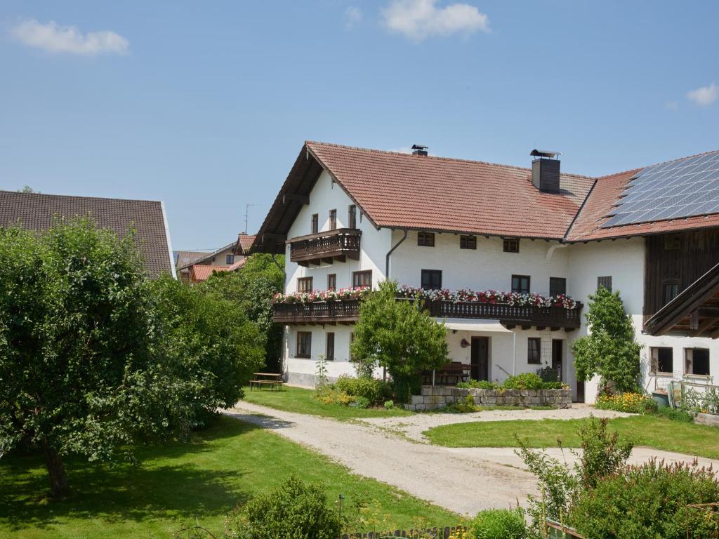 Séjour à la ferme Beim Dobler Almertsham 7, 83129 Höslwang