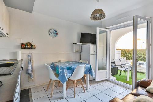 Appartement Bel appartement 4 personnes avec terrasse 4 Avenue Nina d'Asty Château-dʼOlonne