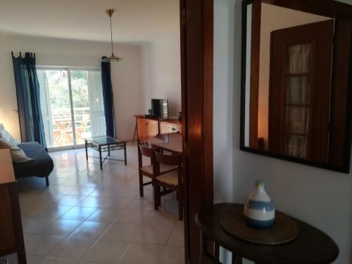 Bel Appartement 60m2, à 500m de la Plage Falésia Roja- Pé portugal