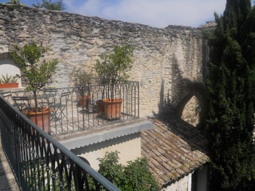 Bel Appartement Dans Cloitre Arbore Villeneuve-lès-Avignon france