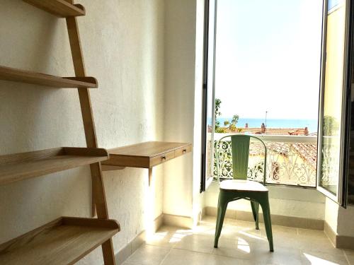 bel appartement lumineux joyeux spacieux, vue mer Menton france