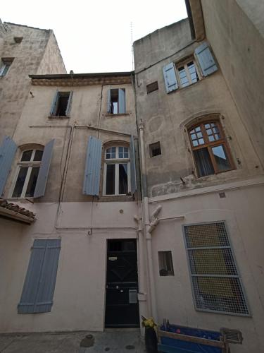 Bel appartement plein centre historique Béziers france