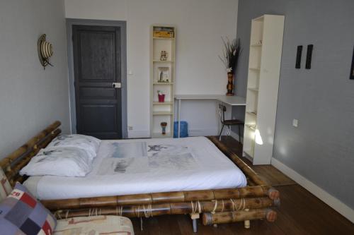 Séjour chez l'habitant Belle chambre d'hôte pour 2 à 4 PERSONNES 18 Rue Elise Giroux Chef-Boutonne