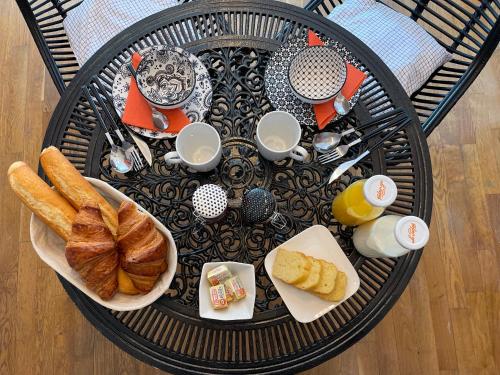 B&B / Chambre d'hôtes Belle Chambre Double Tout Bonnement Bien Les Bonnements Putot-en-Auge