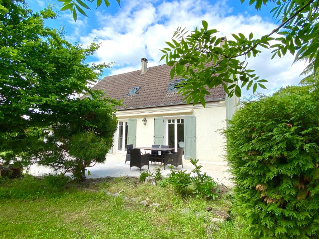 Maison de vacances Belle de Brie I - Garten, Riesenschaukel, Parkplatz im Innenhof, hochwertige Betten und Küche 4 Route de Pezarches, 77515 Hautefeuille