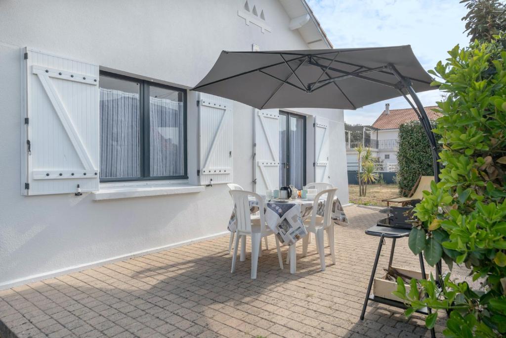 Maison de vacances Belle maison avec jardin à 160 m de la Grande Plage de Tharon 22 avenue de la Pouplinière, 44730 Saint-Michel-Chef-Chef