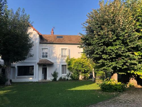 Belle maison dans un village de charme Moisson france