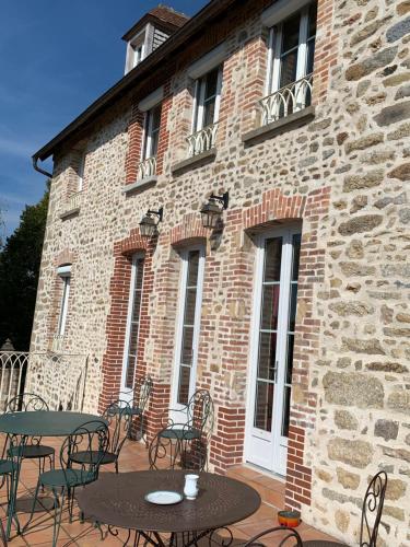 Maison de vacances Belle maison de famille avec vue sur la Creuse 5 Place de l’Eglise Glénic