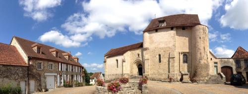 Belle maison de famille avec vue sur la Creuse Glénic france