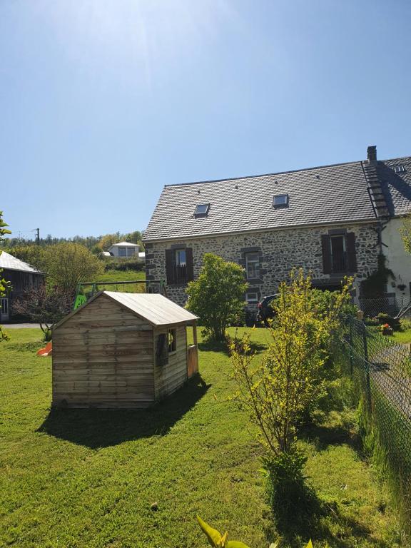 Maison de vacances Belle maison en pierres de 170 m² Sancy 100 route de la Sioule, 63210 Saint-Bonnet-près-Orcival