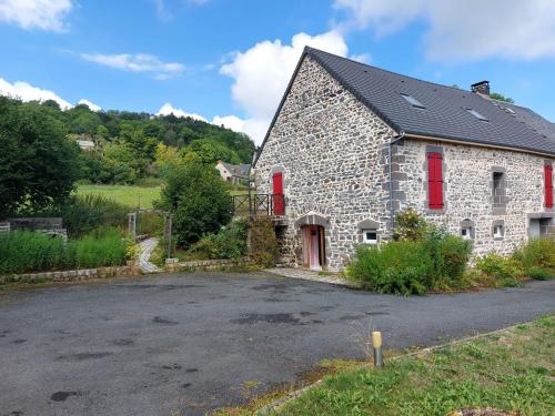 Maison de vacances Belle maison en pierres de 170 m² Sancy 100 route de la Sioule Saint-Bonnet-près-Orcival