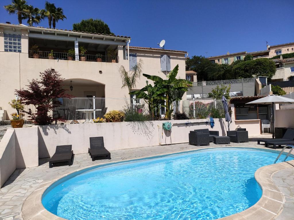 Maison de vacances Belle maison moderne avec piscine commune L'Adrech, St Jean de l'Esterel de l'Adrech, 83600 Fréjus