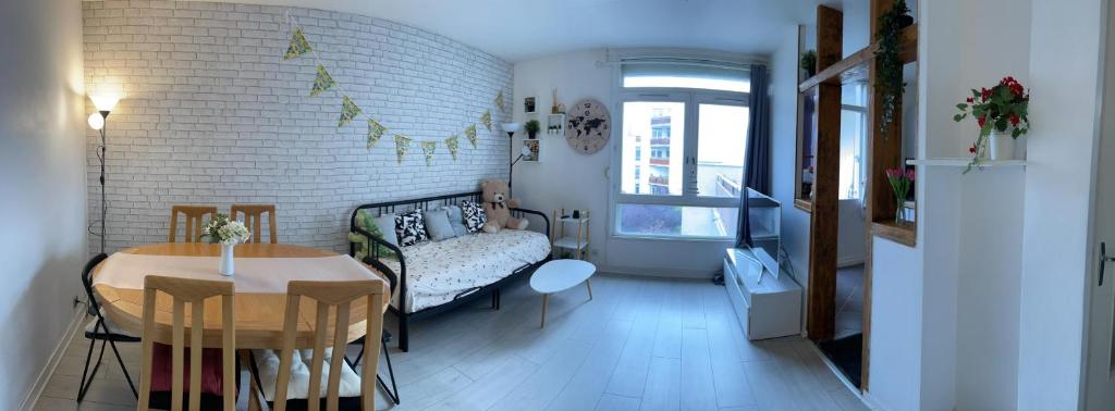 Appartement Belle place pour votre voyage à Paris-Ladefense Apt 239, 4e étage 54 Rue Hoche, 78800 Houilles