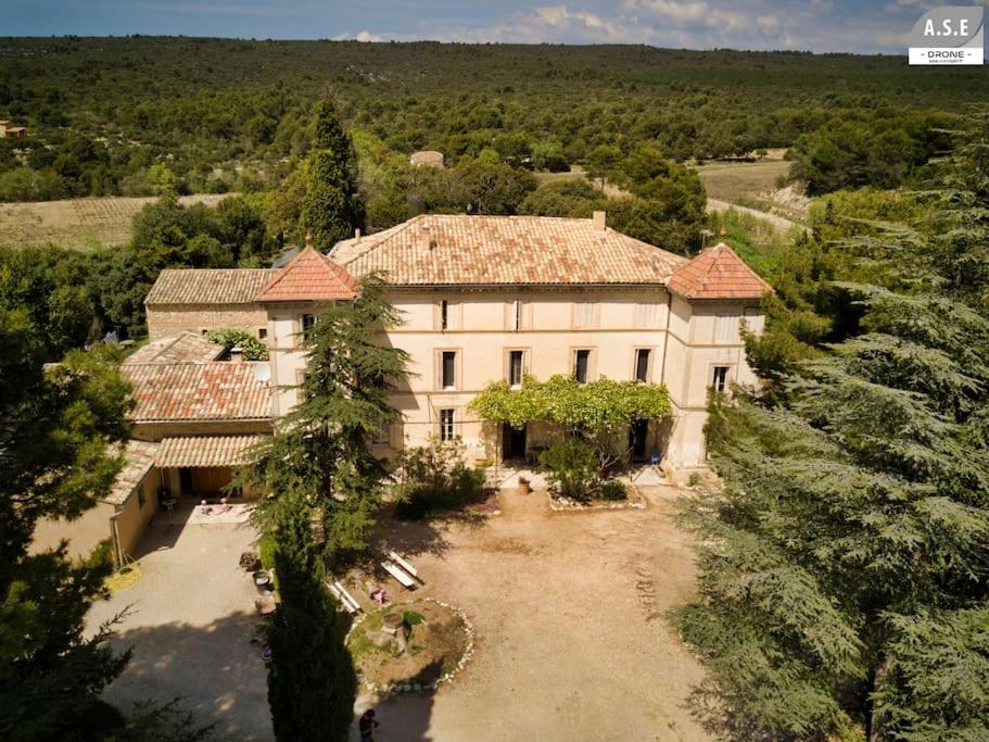 Maison de vacances Belle propriété au coeur du Luberon Hameau de Croagnes, le chateau, 84490 Croagnes