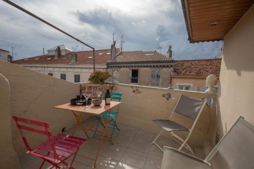 Appartement Belle surprise cœur de ville, cosy avec terrasse 10 Rue du Maréchal Joffre Cannes