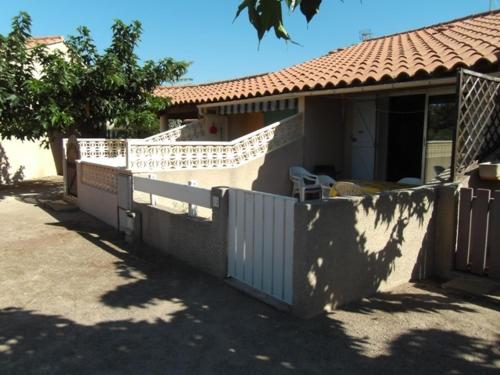 Belle villa 4 couchages a 200 m de la plage 2 chambres terrasse parking dans résidence sécurisée LRMP33 Portiragnes france