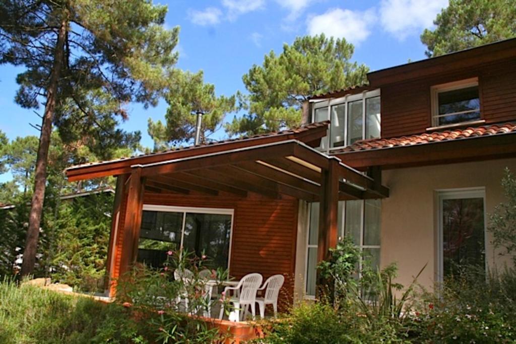 Maison de vacances Belle villa au calme avec des vues magnifiques et proche plage 17 Lotissement le Haut des Greens, 33680 Lacanau