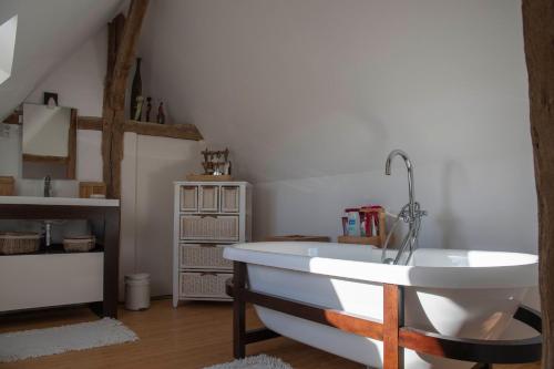 Maison d'hôtes BELLILOIRE, Chambre à la campagne BELLIGNE L HUISSIERE Belligné
