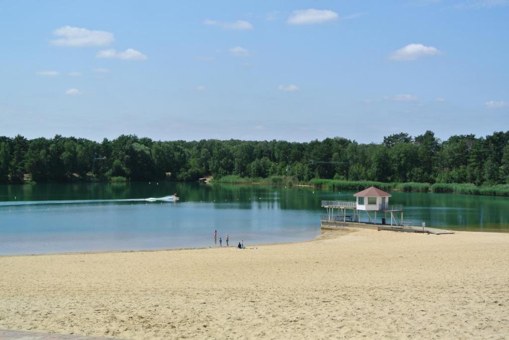 Maisons de vacances Bernsteinsee Ferienhäuser Bernsteinallee 7, 38524 Sassenburg