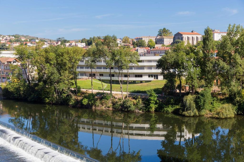 Hôtel Best Western Plus Hotel Divona Cahors 113 avenue André Breton, 46000 Cahors