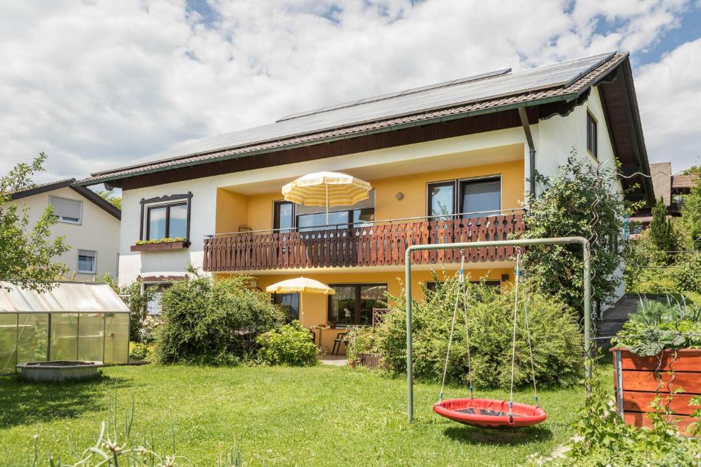 Appartement Bett und Frühstück bei Gertrud Montfortstrasse 3, 88138 Hergensweiler