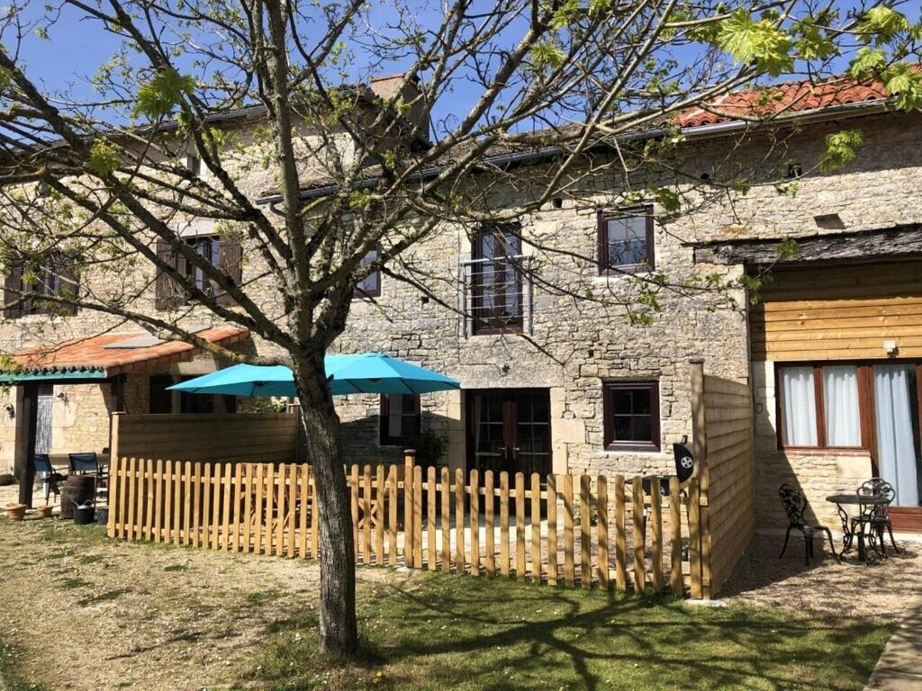 Maison de vacances Blacksmiths Cottage in Blanzay - 3 beds , 86400 Blanzay