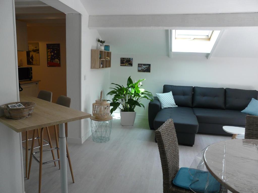 Appartement Bleu de l'Isle 5 Place de la Juiverie, 84800 LʼIsle-sur-la-Sorgue