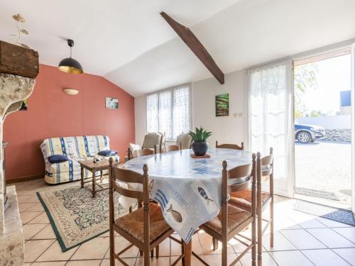 Maison de vacances Blissful Holiday Home with Garden Terrace and Barbecue  Tamerville