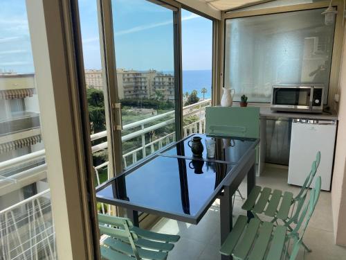 Appartement Blue sky palmiers 11 Avenue du Docteur Raymond Picaud Cannes