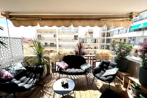 Bnb Renting 1 bb apt of 40m with superb terrace of 13m air conditioning Antibes france